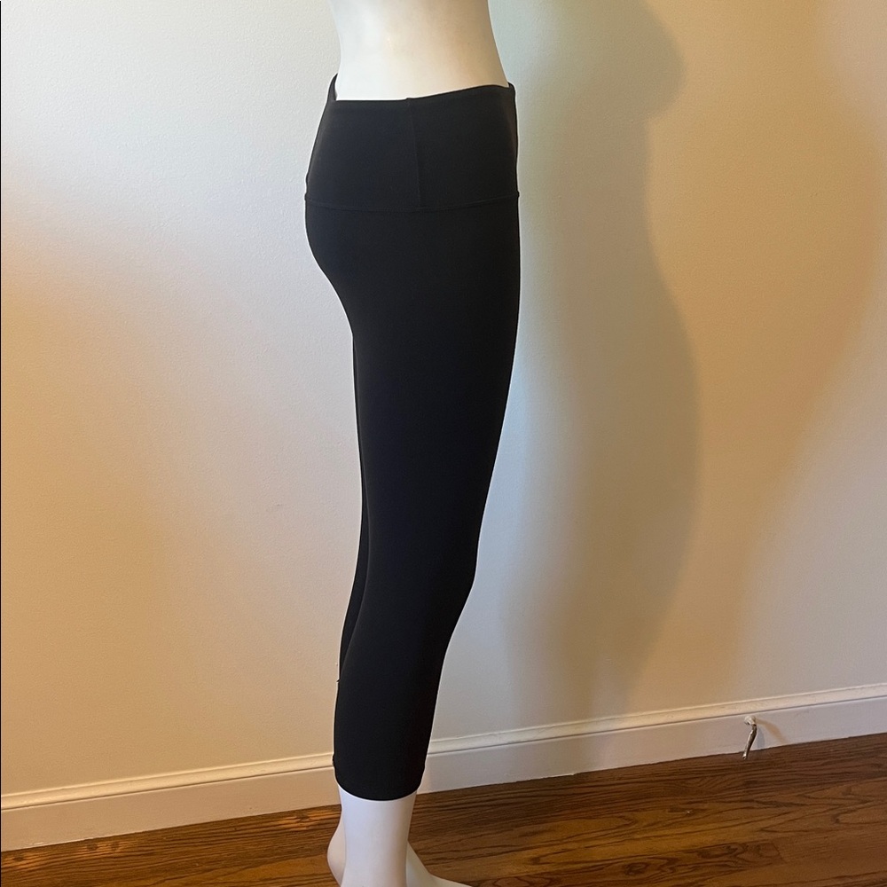 Lululemon High-Waisted Black Cropped Leggings - Picture 6 of 11